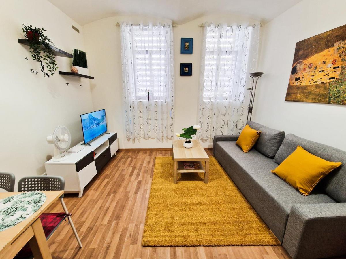 Ground Floor Apartment Prag Exteriör bild