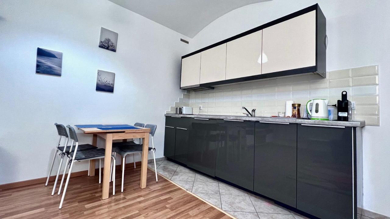 Ground Floor Apartment Prag Exteriör bild