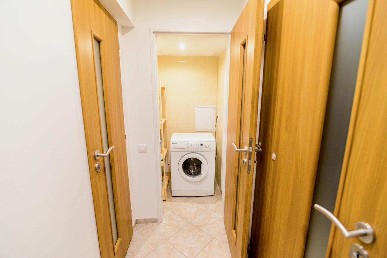 Ground Floor Apartment Prag Exteriör bild